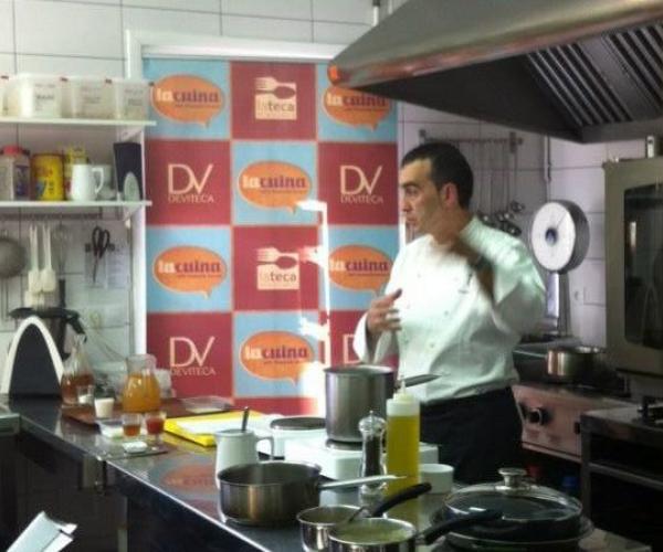 "Evenings of kitchen" - The kitchen and wine Showcooking of local product Deviteca “Tardes de cocina” – La cocina y el vino Showcooking de producto local Deviteca