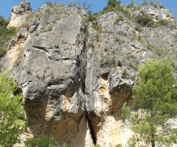 El agua que agujerea rocas Descubre como el agua da forma a las montañas senderismo GEOSUD