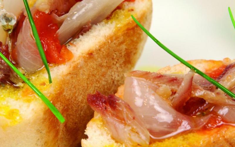Gourmet Getaway "Mestral's Kitchen" Gourmet Getaway "Mestral's Kitchen" Weekend stay for gourmets and wine loversEscapada gourmet "La cocina de Mestral" Estancia de fin de semana para gourmets y wine lovers