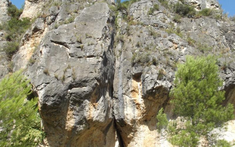 El agua que agujerea rocas Descubre como el agua da forma a las montañas senderismo GEOSUD